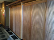店内の個室前石板廊下